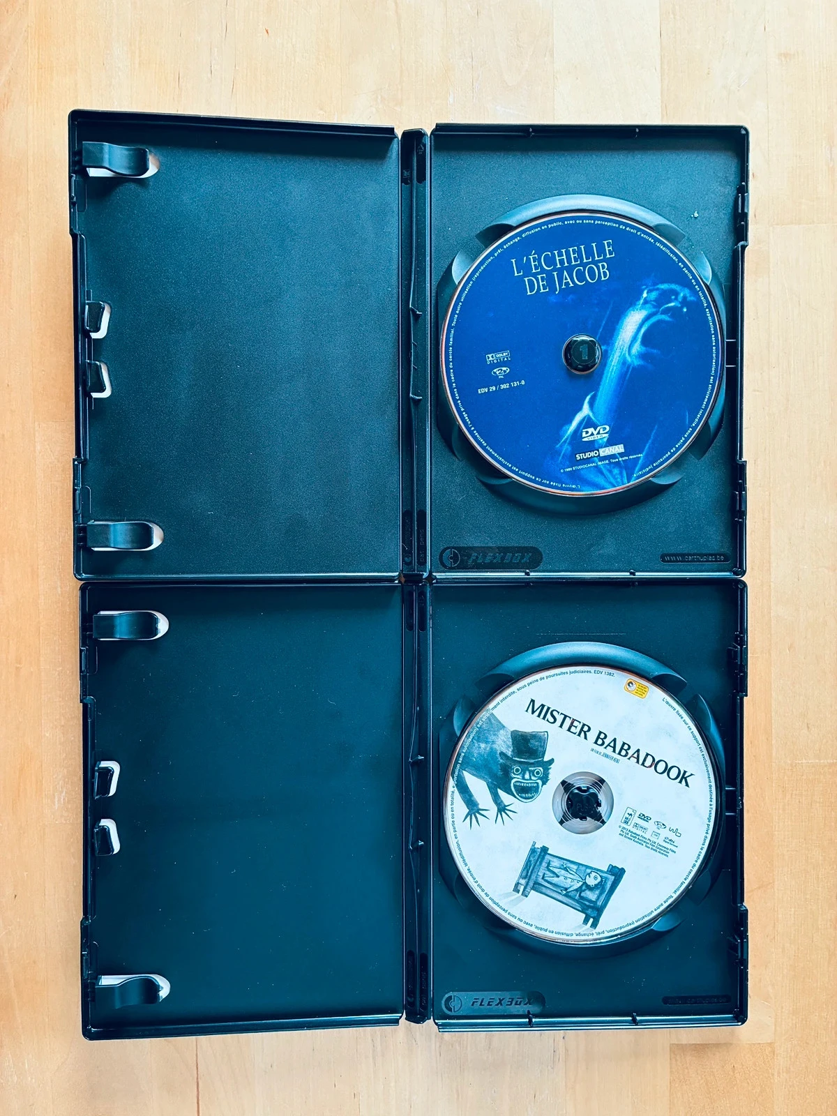 Lot 2 DVD de terror de culto: La escalera de Jacob y Mister Babadook. – photo 3